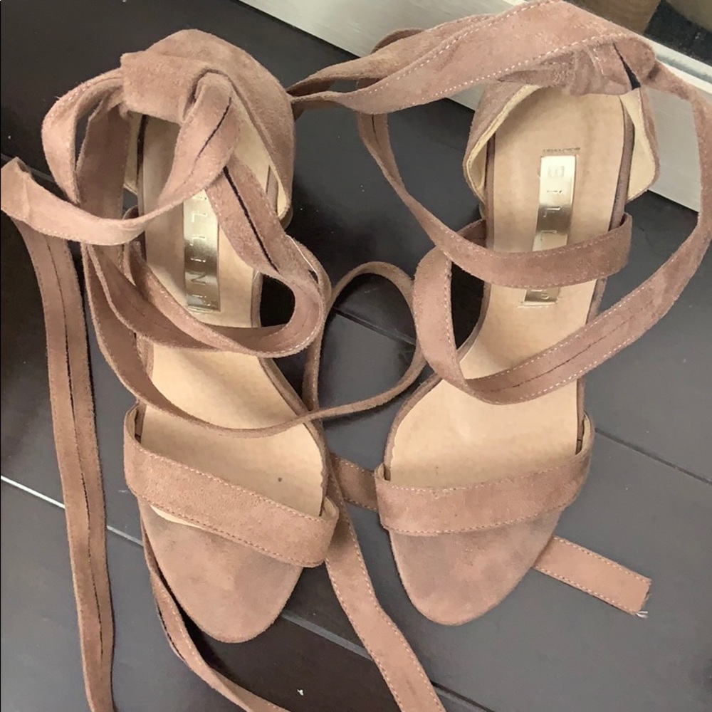 Wrap heels - Picture 3 of 3